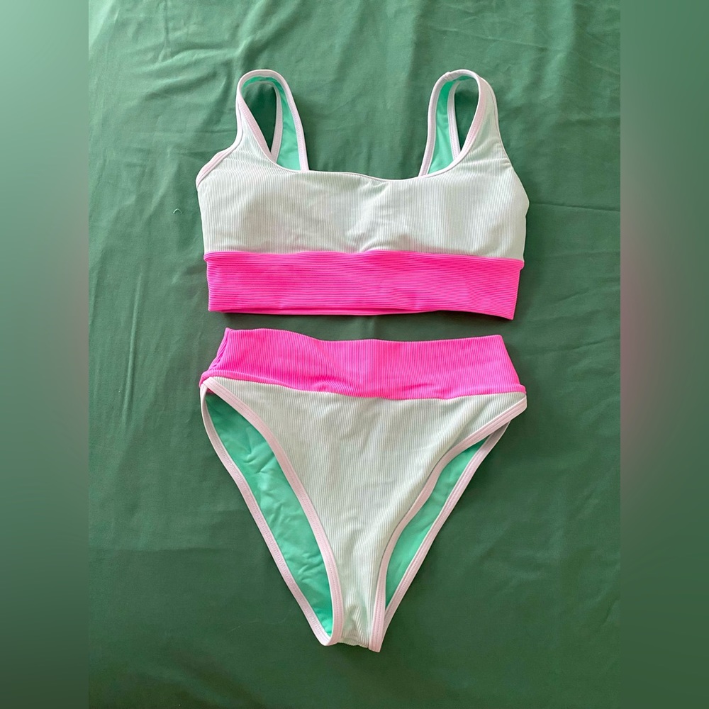 🚨BRAND NEW🚨 LainSnow Kiawah Two Piece Swimsuit in Watermelon! Size Medium!